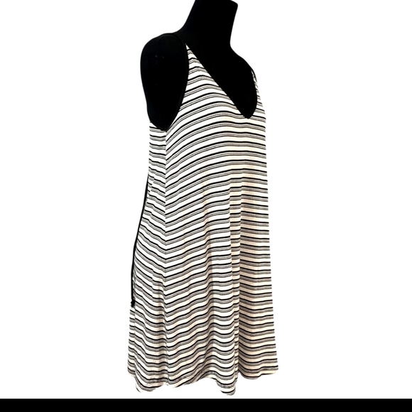 Forever 21 spaghetti V neck top with hot back tie string and stripes all over - Picture 3 of 16